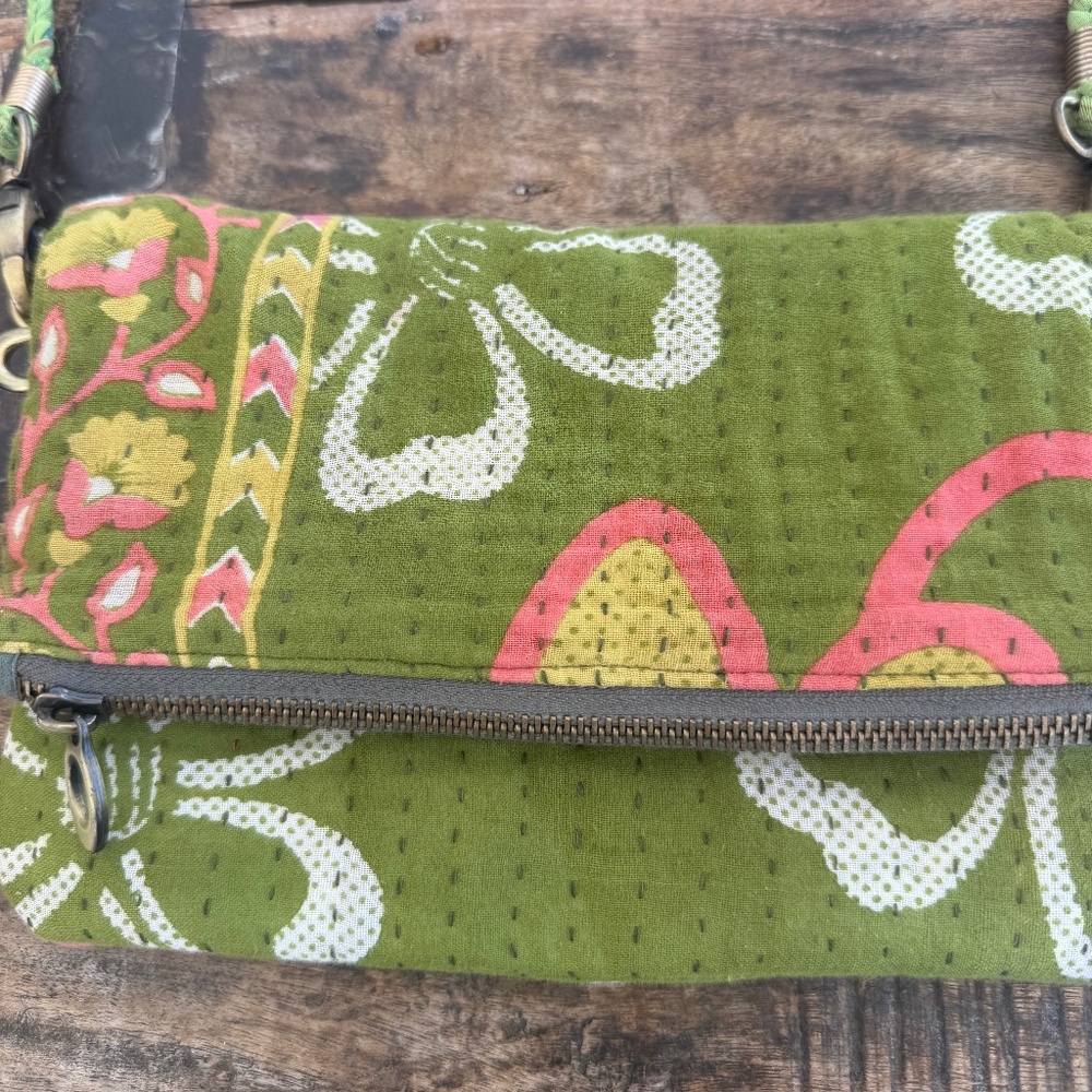 Sari Bari unique,green crossbody. - Picture 3 of 12